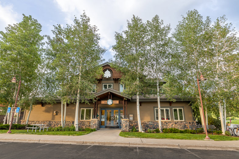 Steamboat Springs: Lobby by appointment only